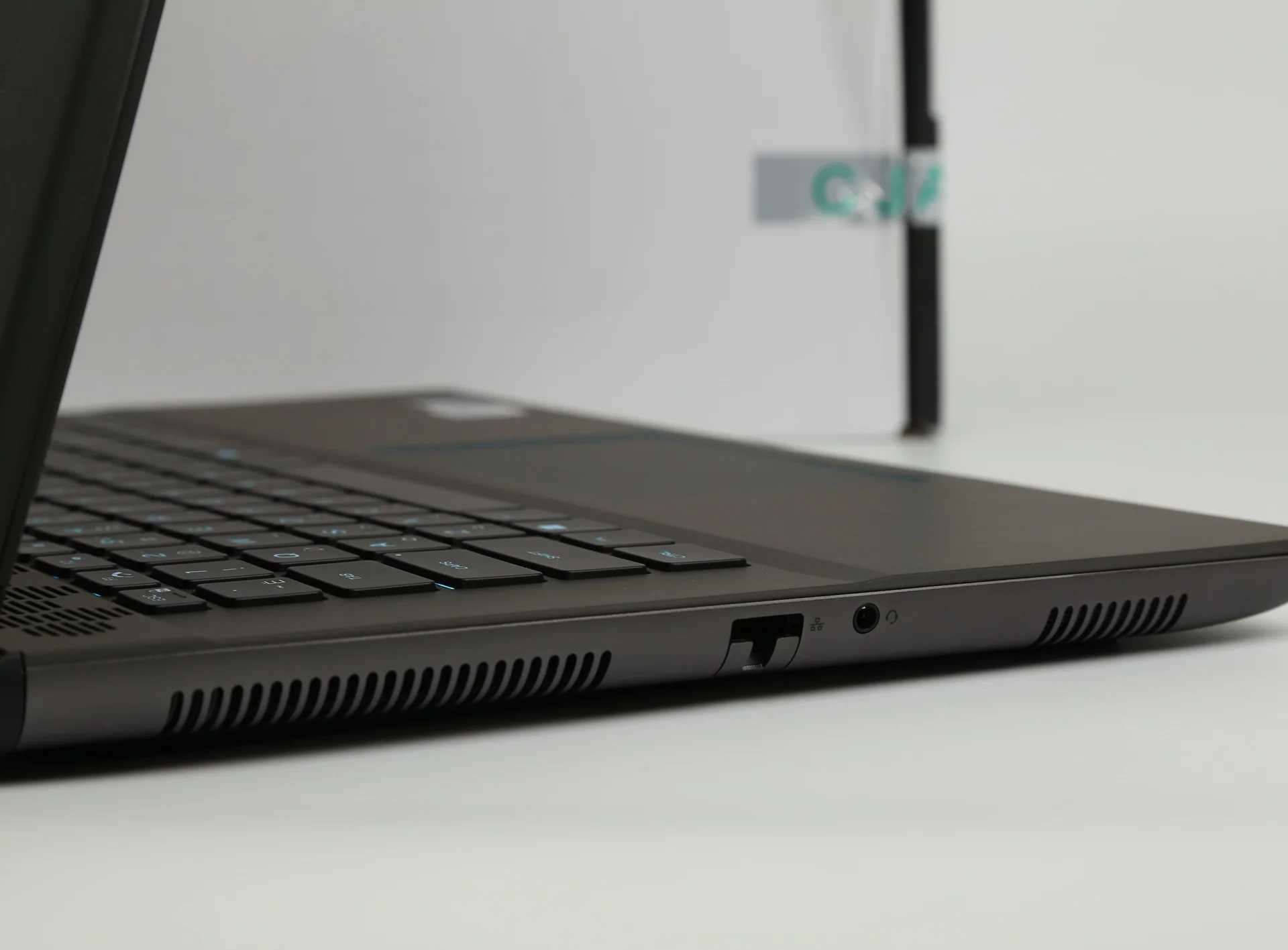 Dell alienware M16 R2 RTX 4060 Ultra 9 185H 32GB - миниатюра 8