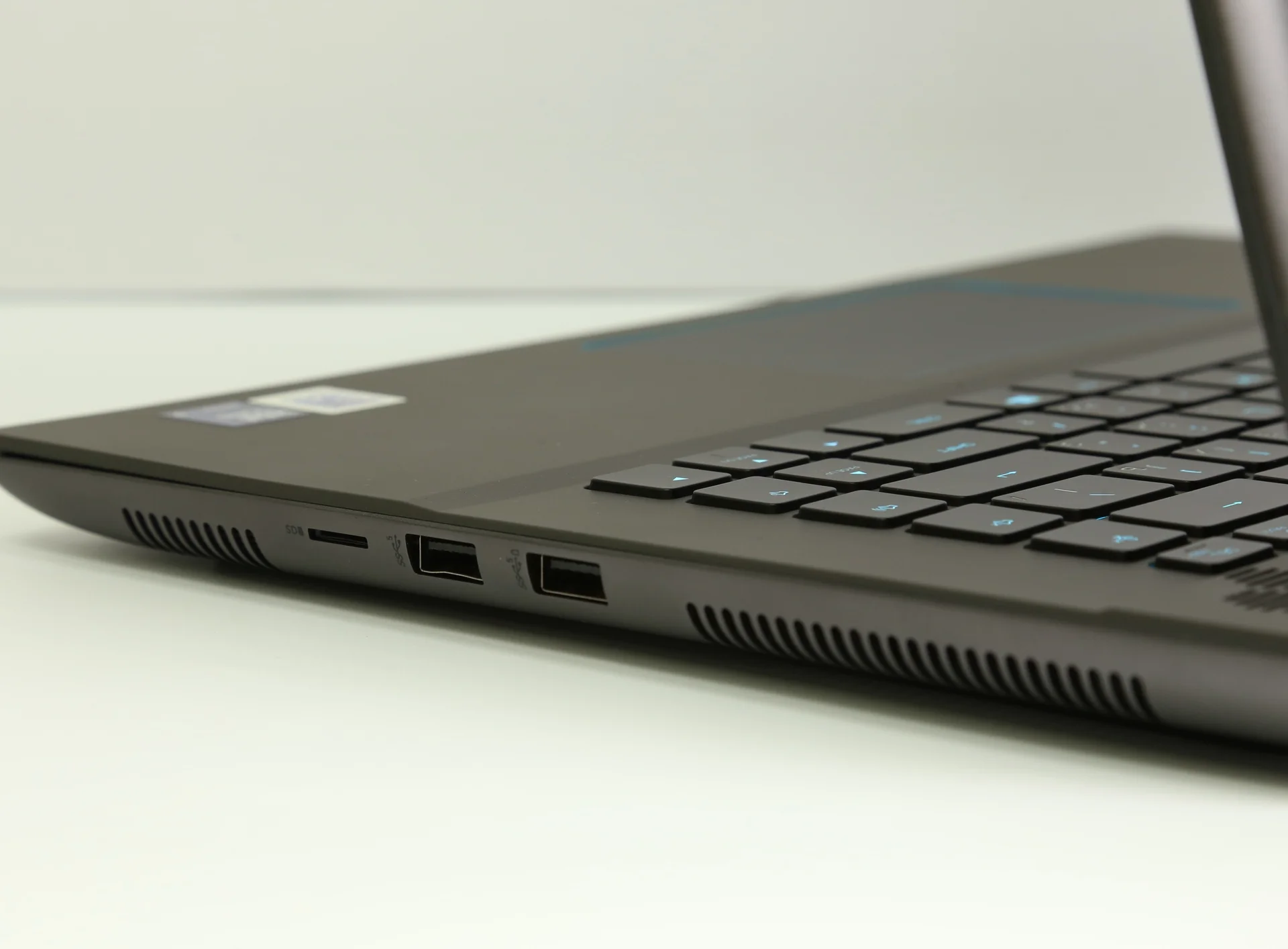 Dell alienware M16 R2 RTX 4060 Ultra 9 185H 32GB - миниатюра 9