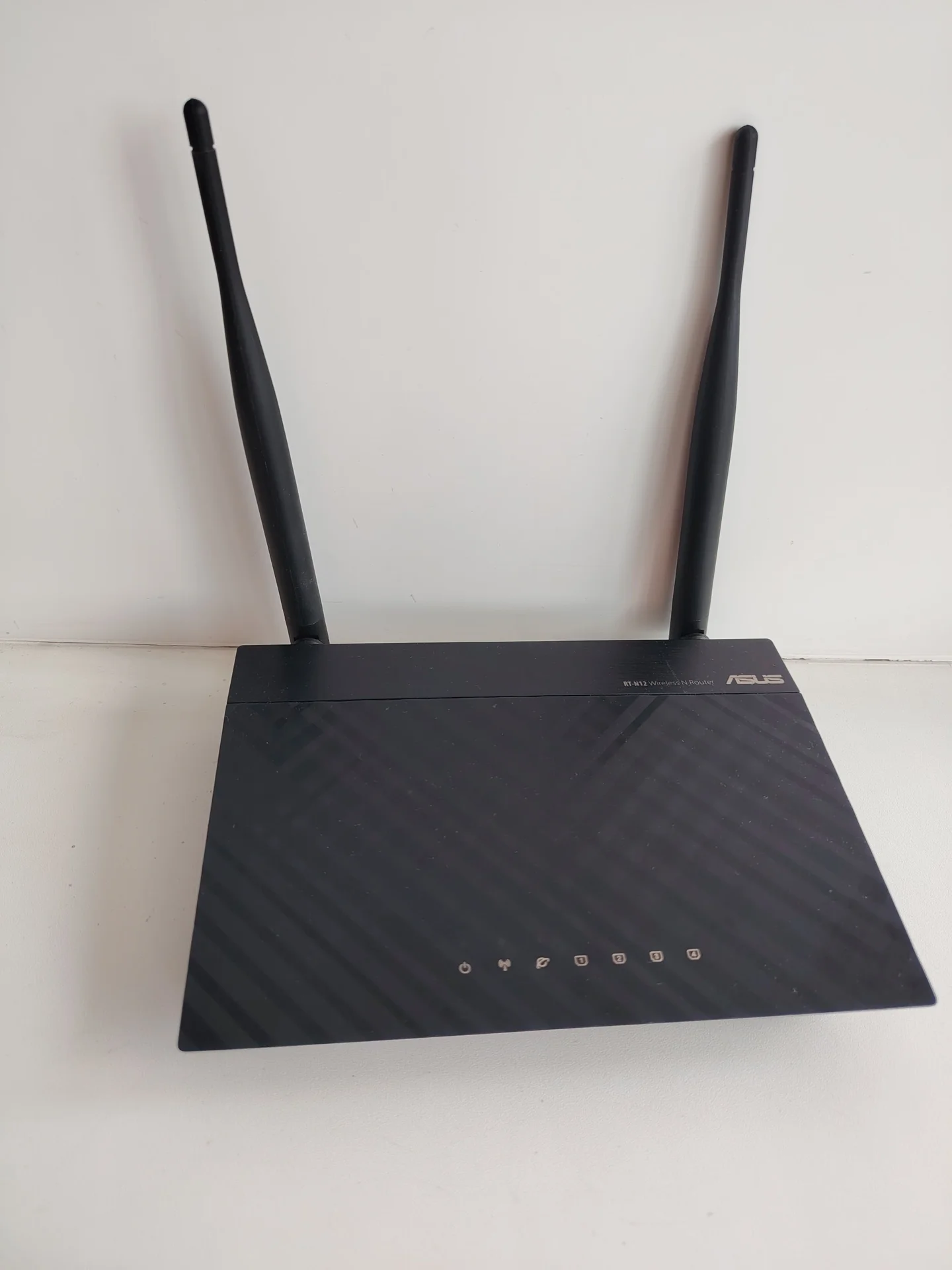 Роутер ASUS RT-N12 - изображение 1
