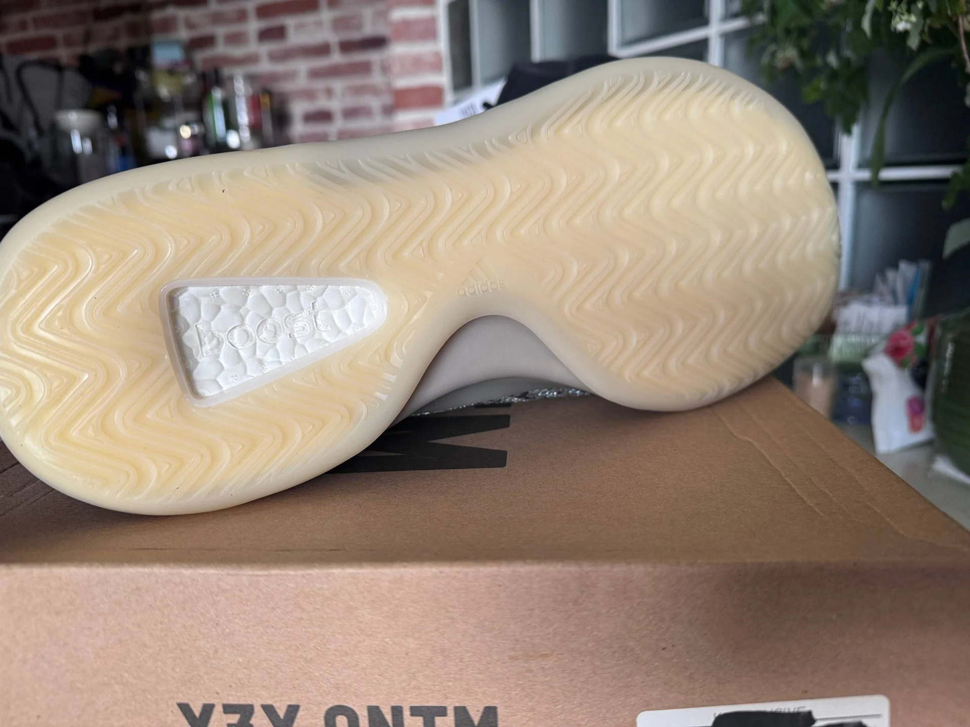 Кроссовки adidas yeezy - миниатюра 2