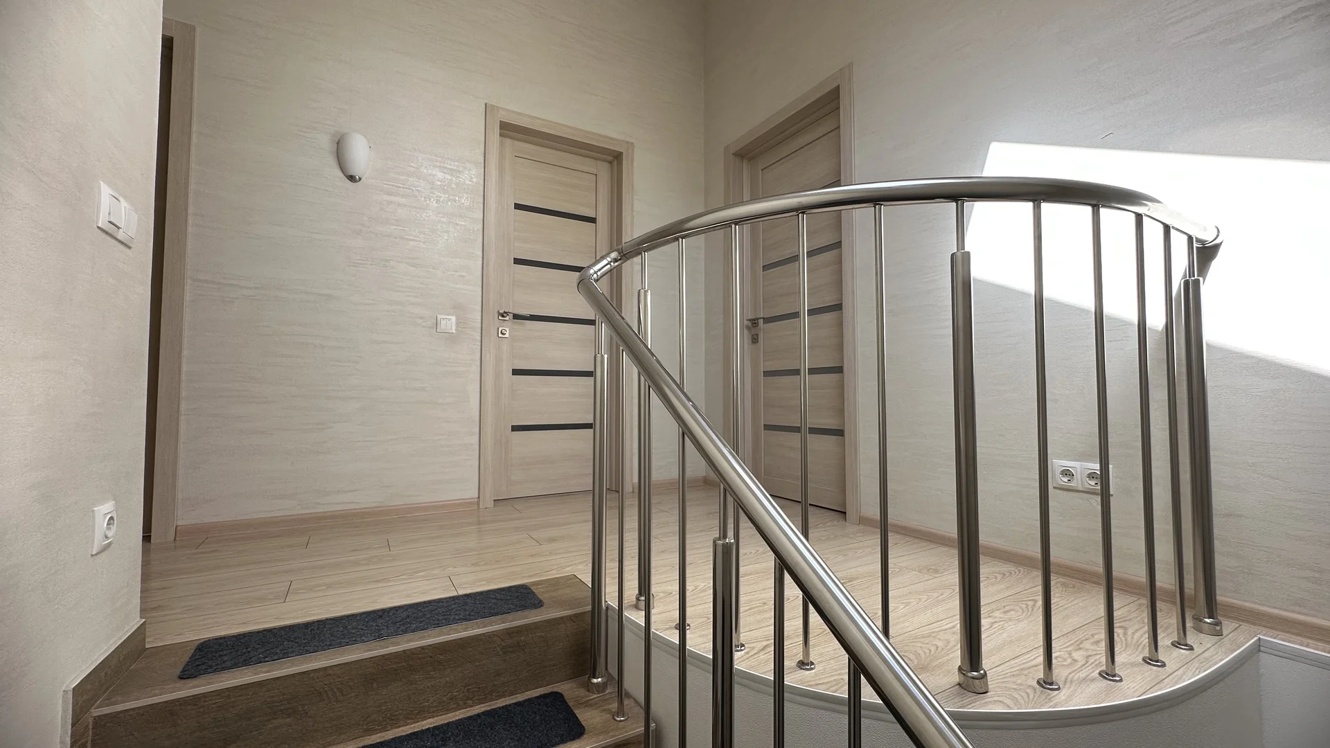 Дуплекс. 127 м². 2 этажа. Газ, свет, вода - миниатюра 38