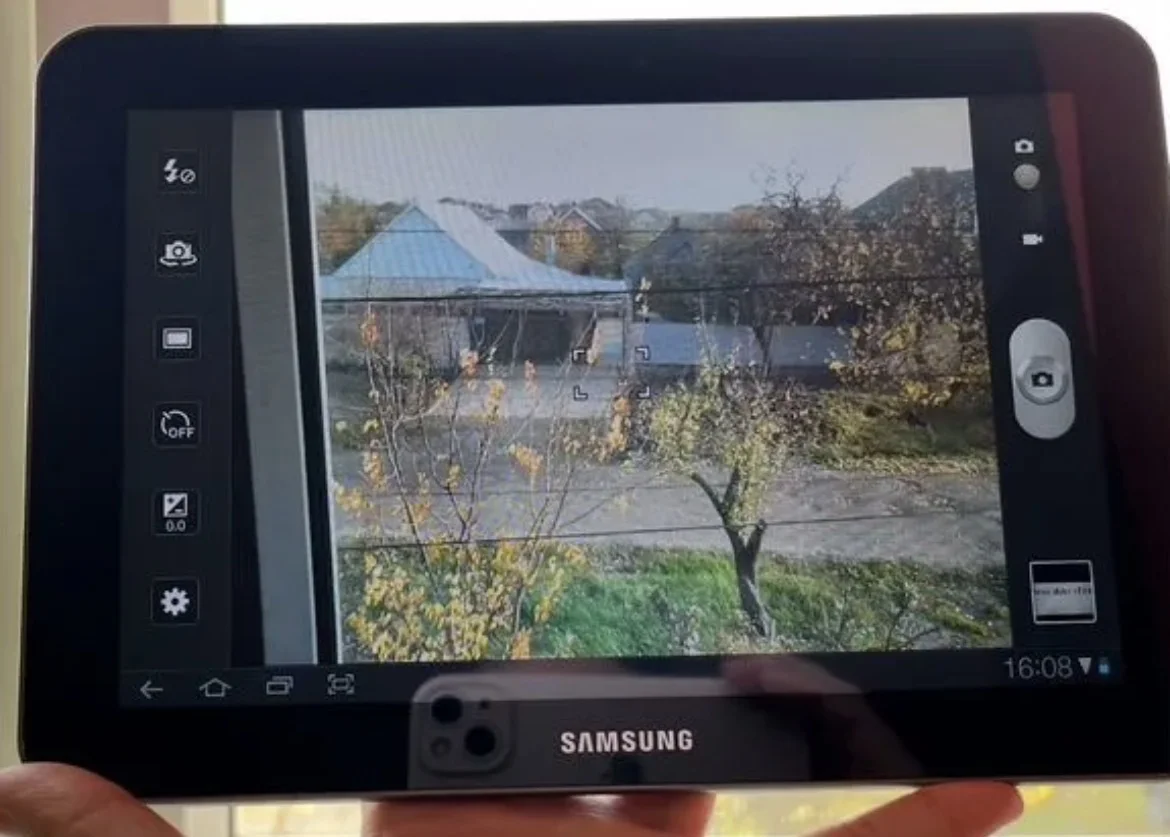 Планшет Samsung Galaxy Tab P7300 32Gb - миниатюра 3