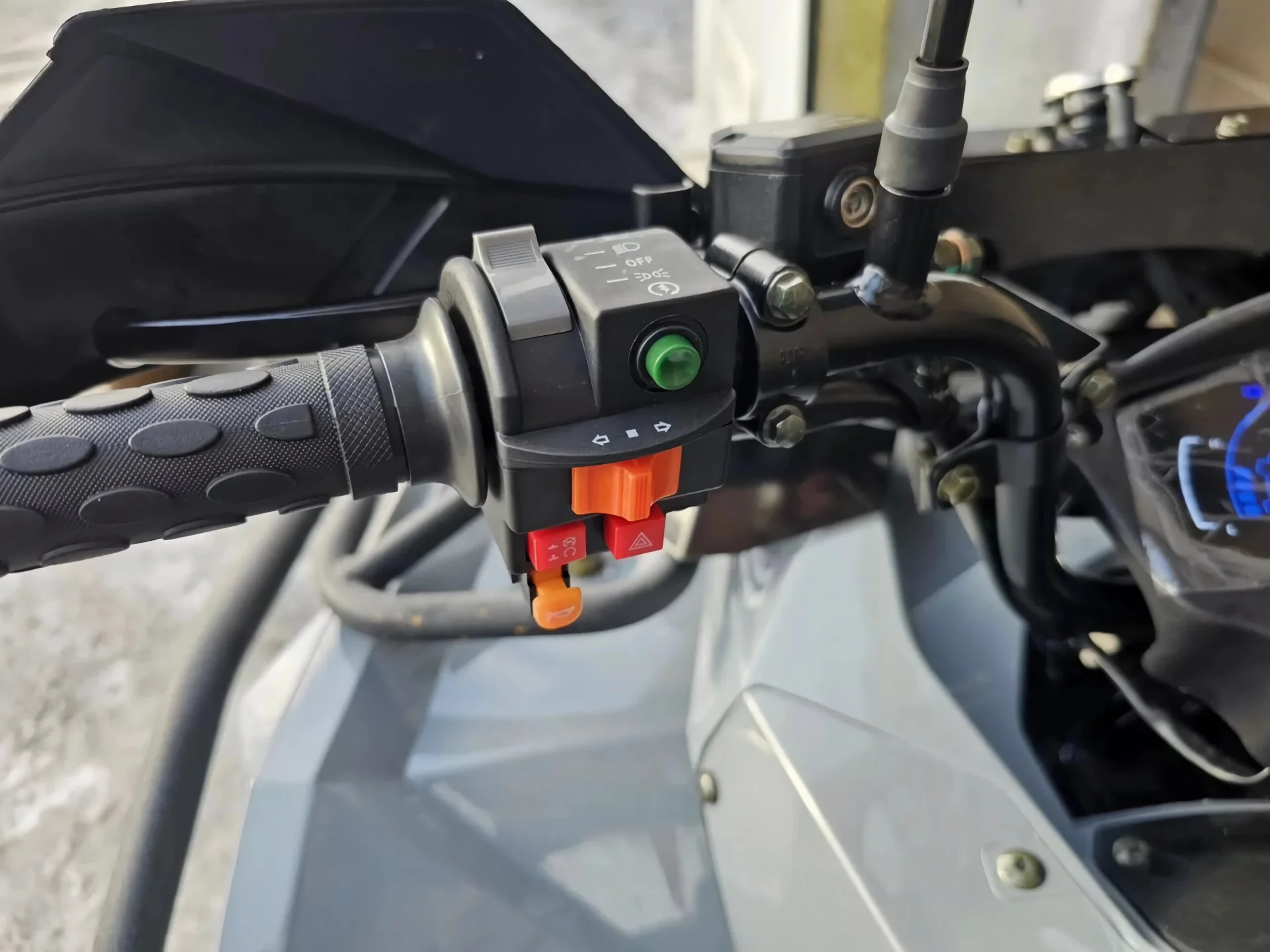 Квадроцикл Loncin Sumahao 400 EFI EPS 4ВД «Серый» - миниатюра 10