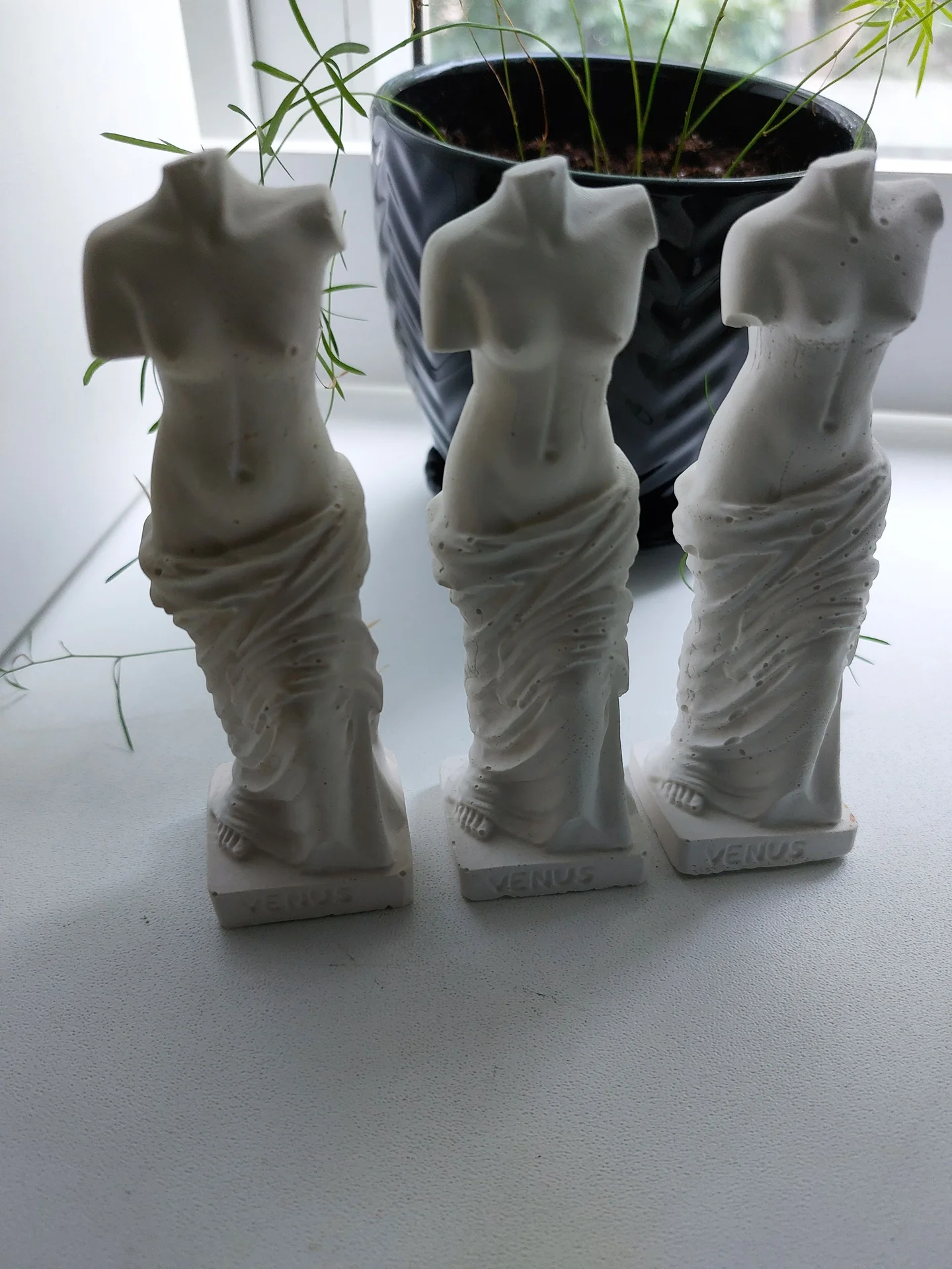 статуэтка Венера из гипса - изображение 1