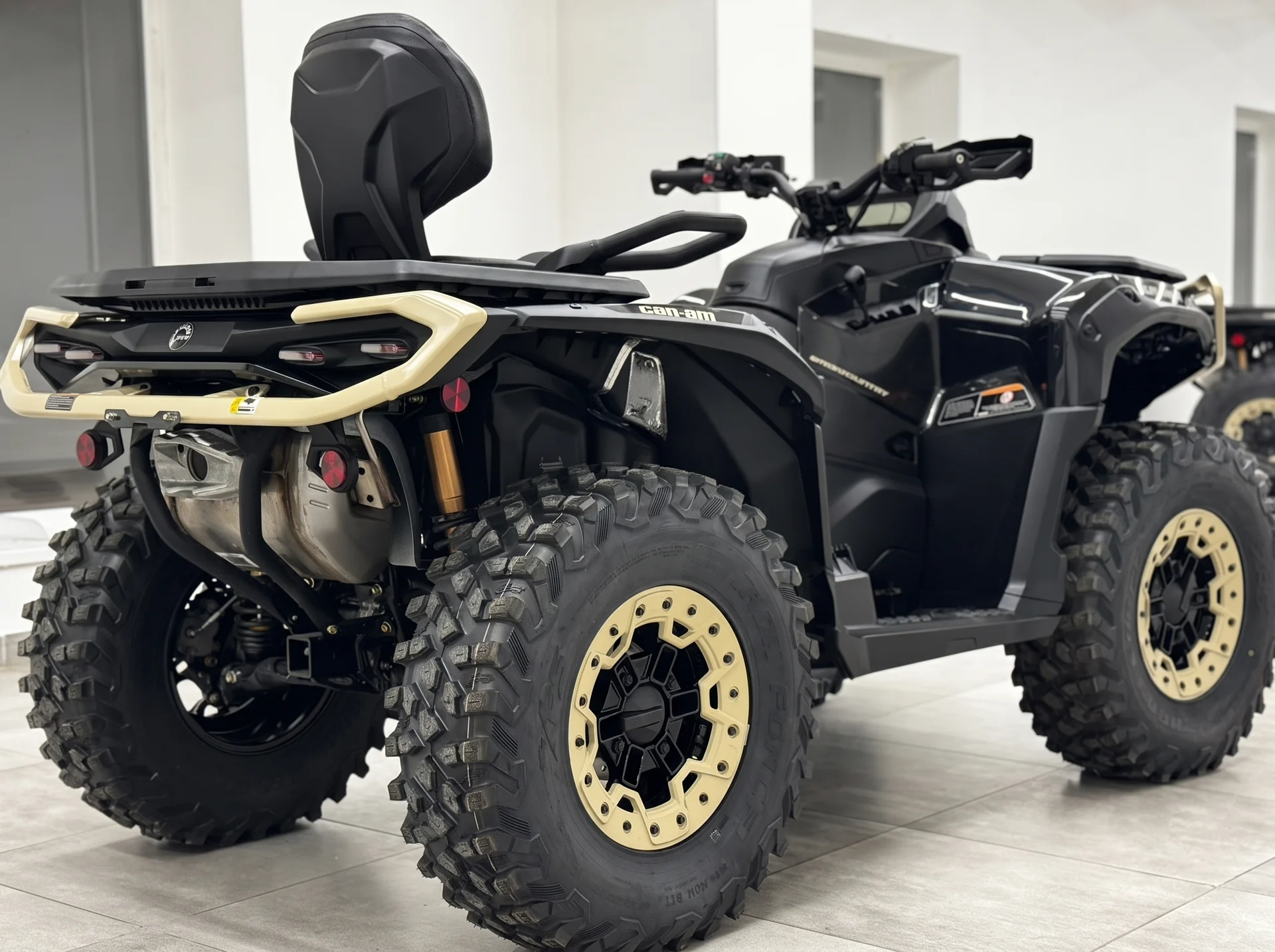 BRP Can-Am Outlander Max Backcountry 1000R, 2026 - миниатюра 6