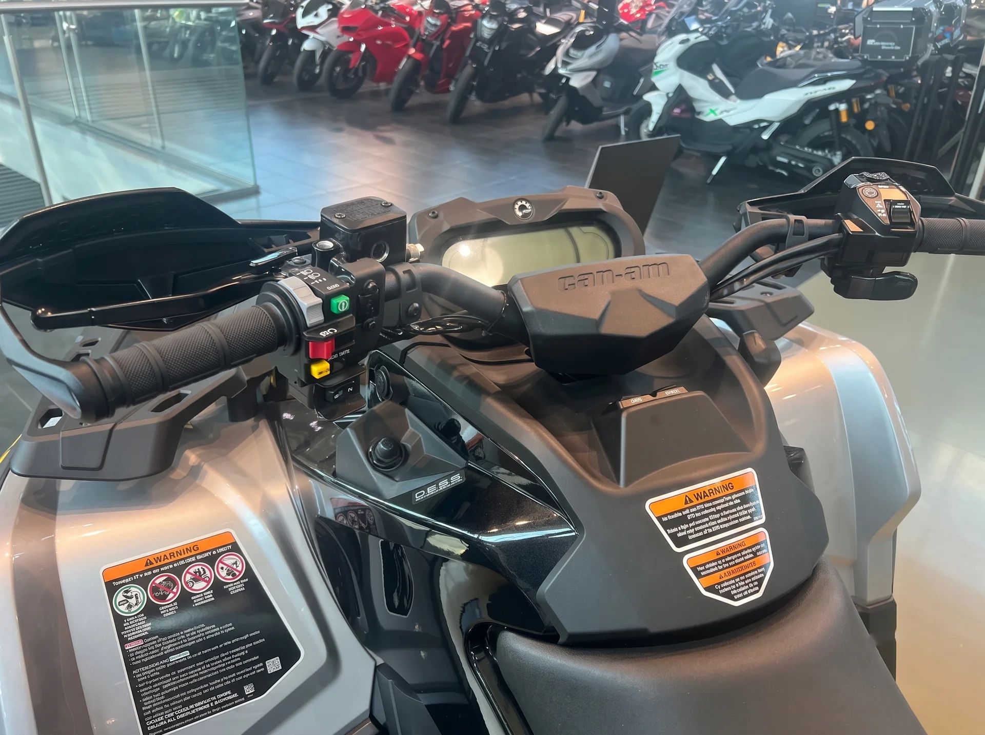 Квадроцикл BRP Can-Am Outlander MAX XT 1000R - миниатюра 3