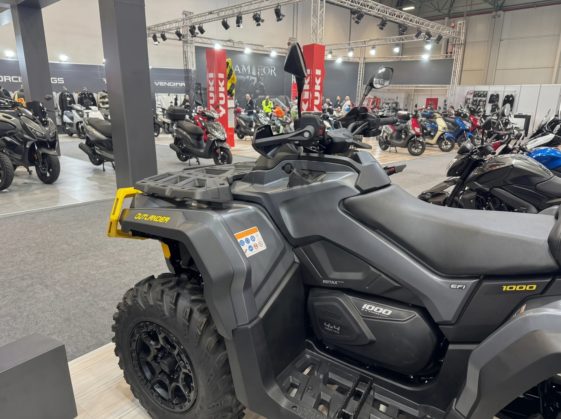 Квадроцикл BRP Can-Am Outlander X-TP 1000R - миниатюра 3