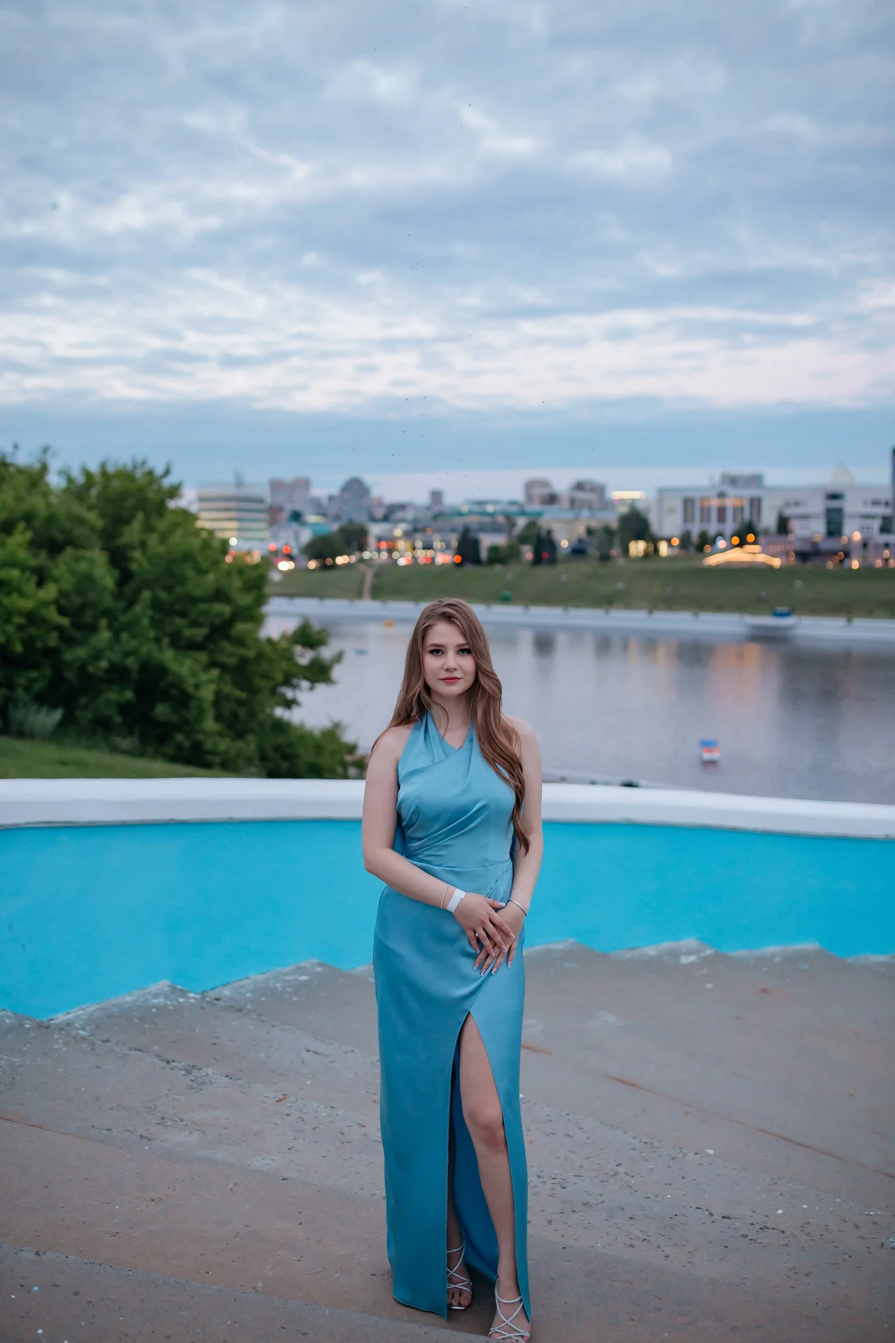 Вечернее платье на выпускной - миниатюра 2