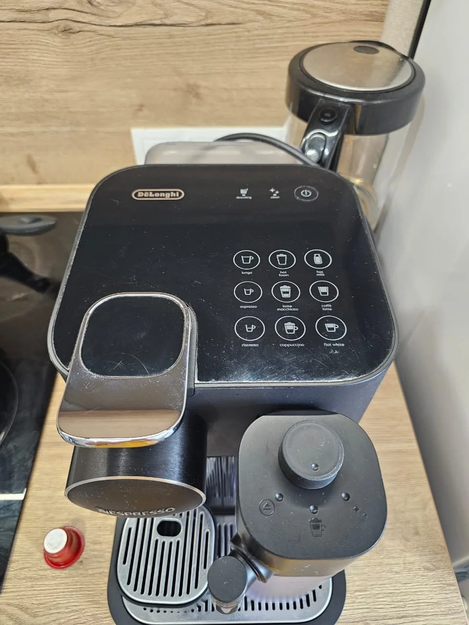Капсульная кофемашина DeLonghi - миниатюра 2