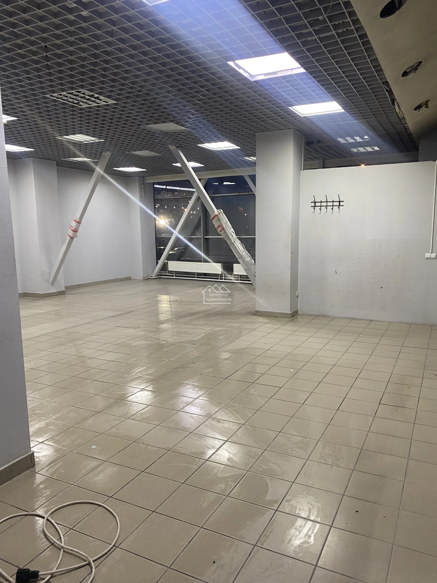 Помещение свободного назначения 139,2м2 ул.50лет ВЛКСМ, 63 ТРЦ Премьер - миниатюра 7