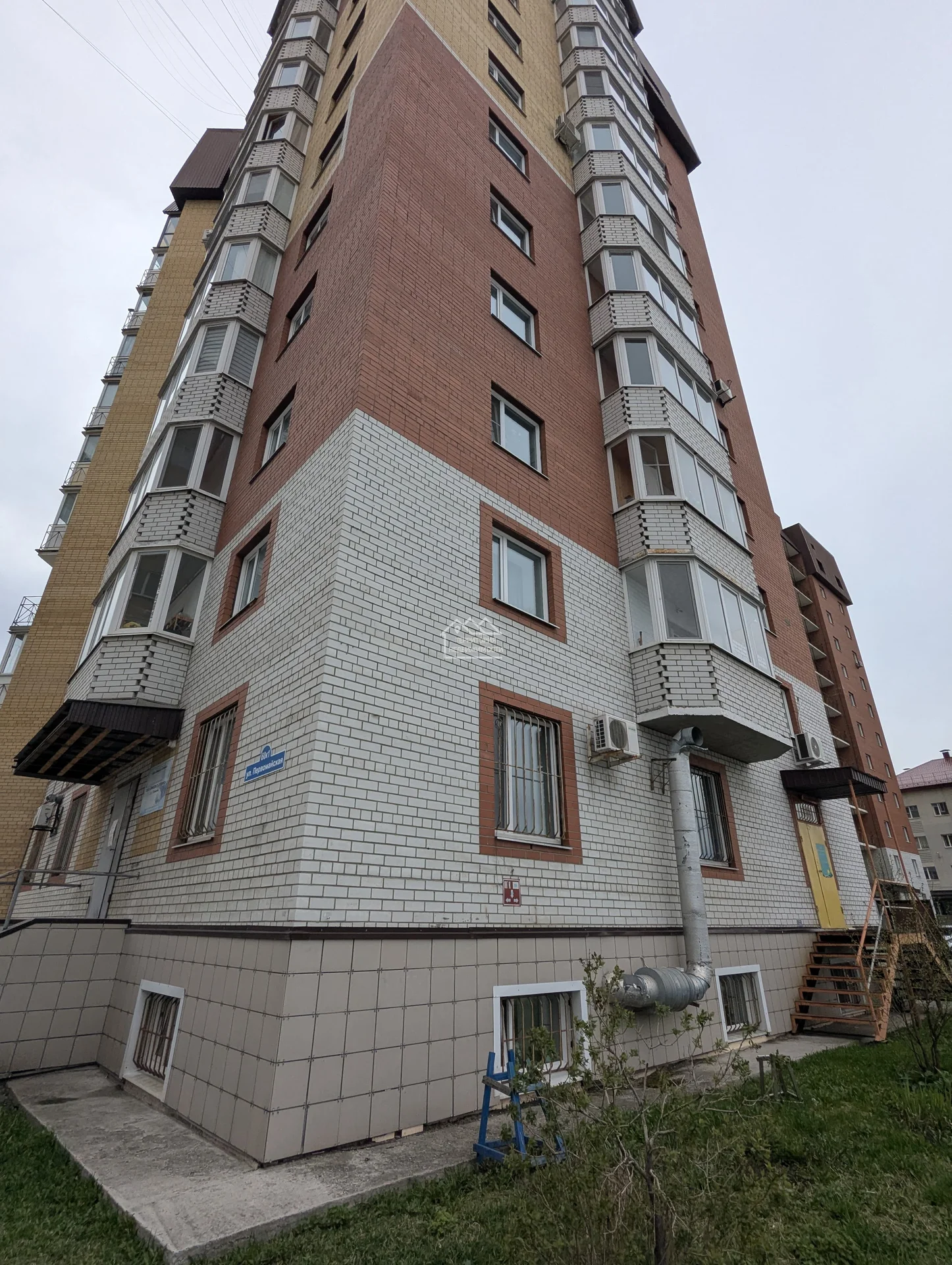 Торговое помещение, 57 м² Первомайская 60к1 - изображение 1