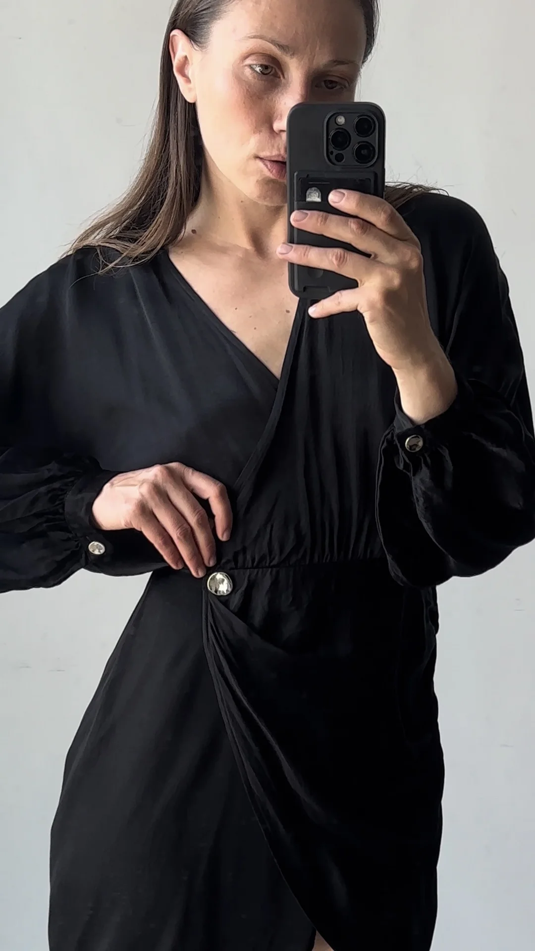 ZARA Черное платье мини с запахом и длинным рукаво - миниатюра 2