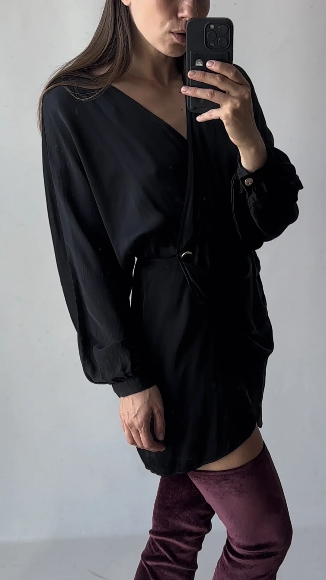 ZARA Черное платье мини с запахом и длинным рукаво - миниатюра 6