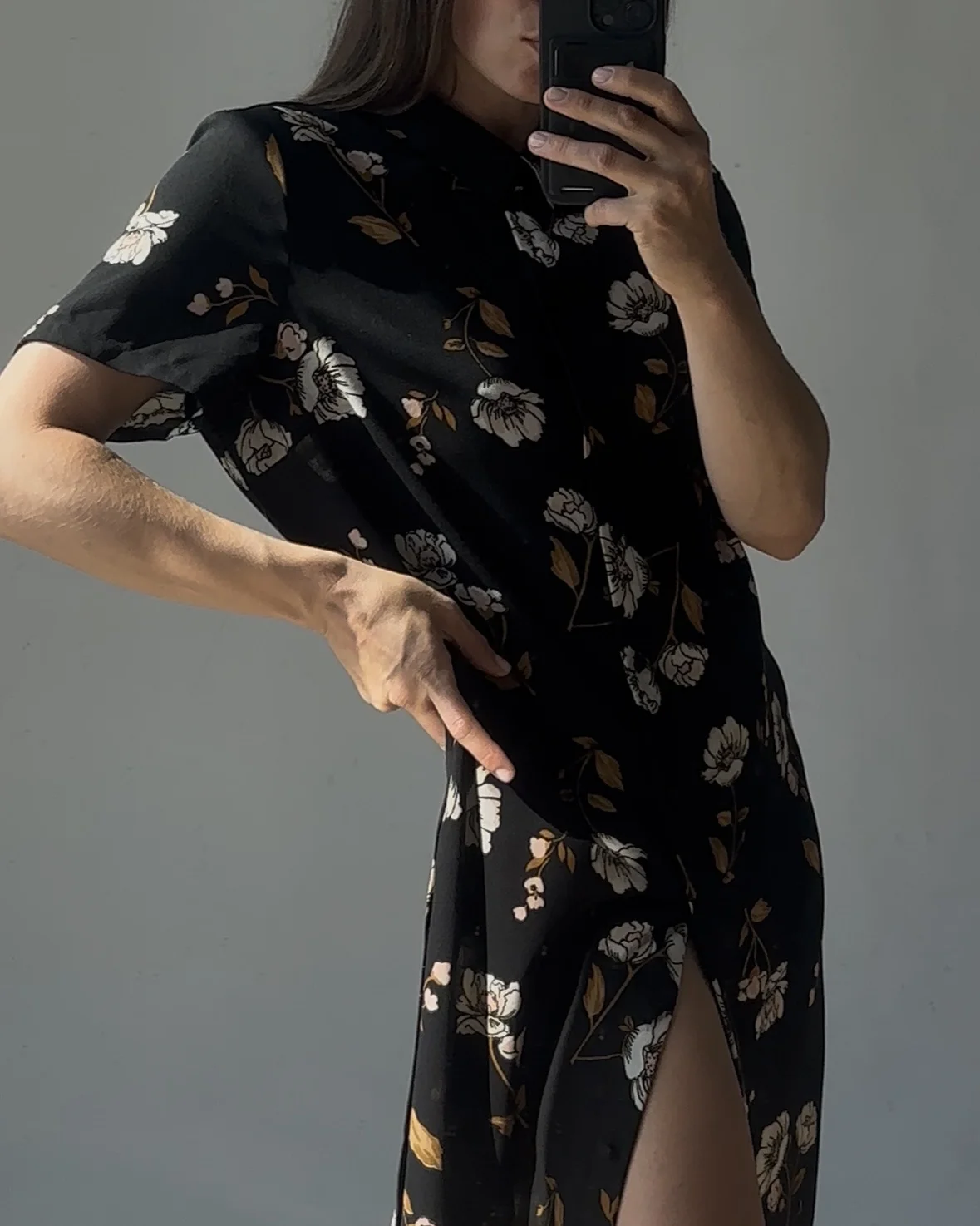 VERO MODA. Черное Платье-рубашка макси в цветочек - изображение 1