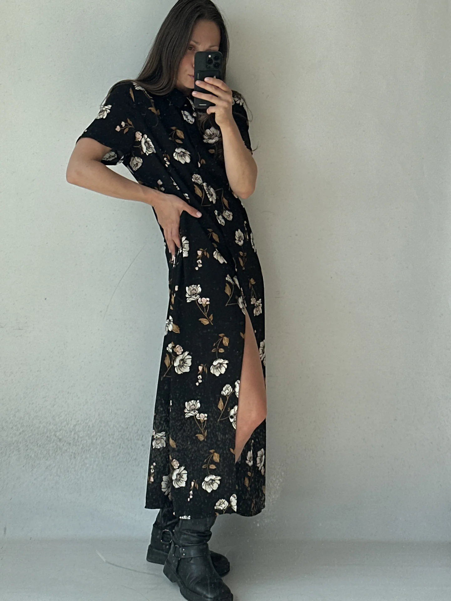 VERO MODA. Черное Платье-рубашка макси в цветочек - миниатюра 2