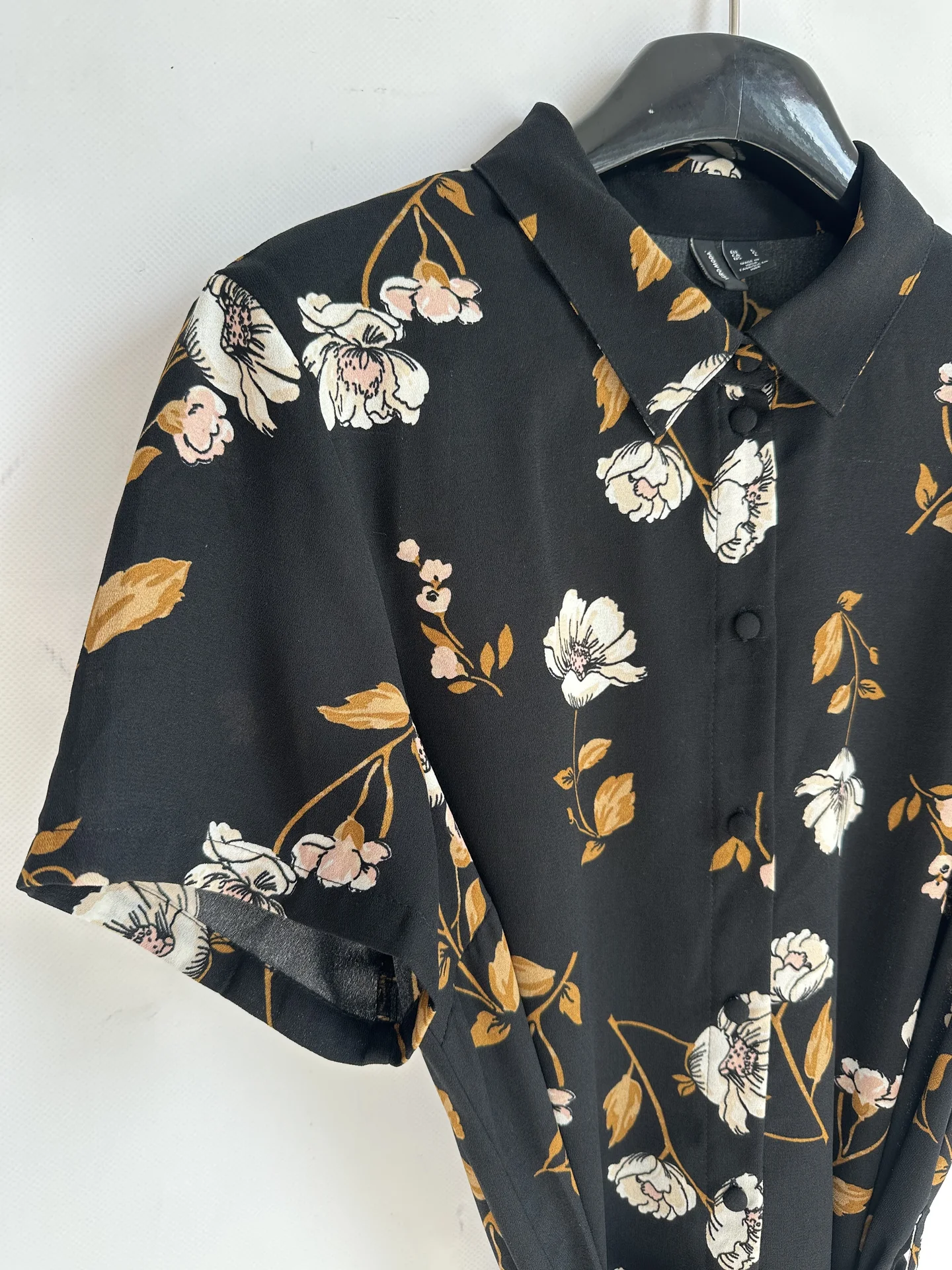 VERO MODA. Черное Платье-рубашка макси в цветочек - миниатюра 6