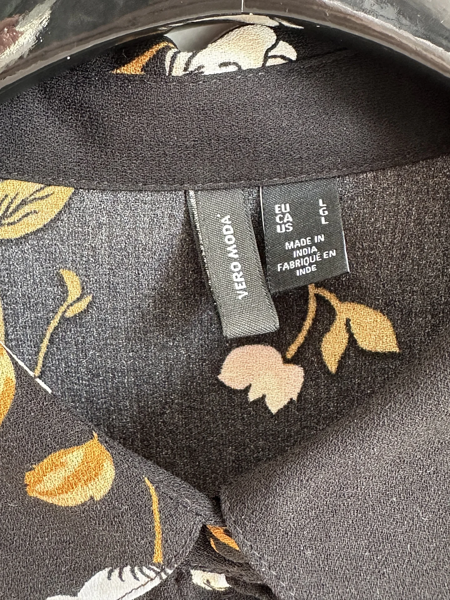VERO MODA. Черное Платье-рубашка макси в цветочек - миниатюра 7