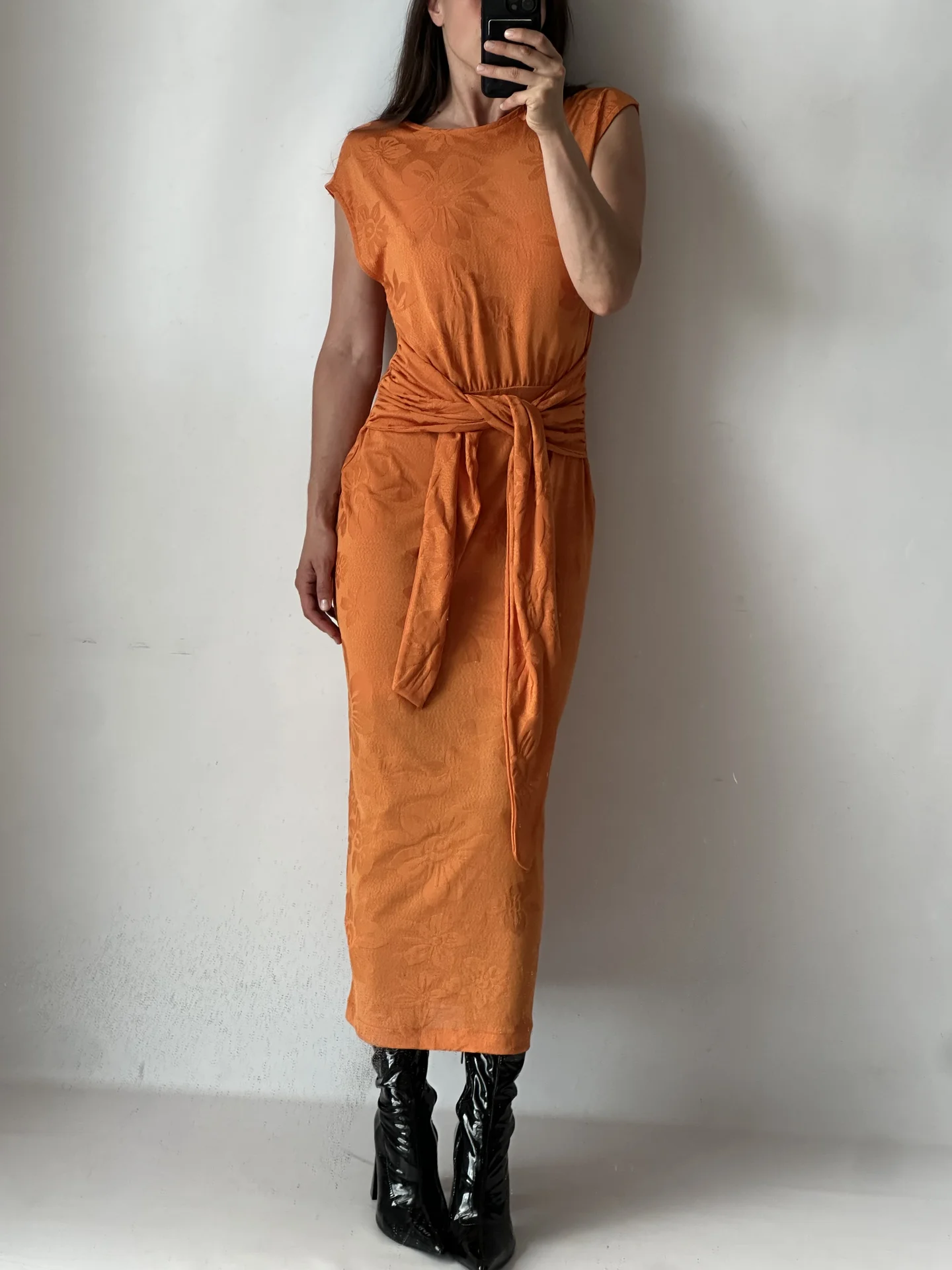 ZARA Трикотажное платье макси с поясом - изображение 1
