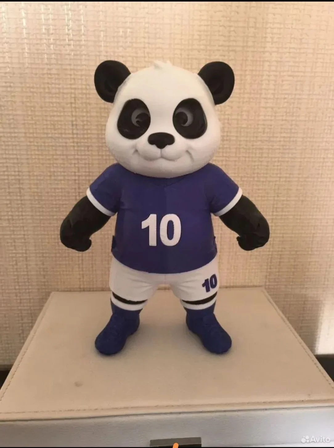 Коллекционная фигурка панды 🐼 футболиста - изображение 1