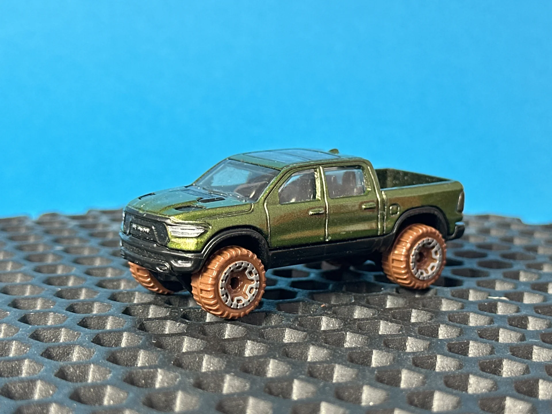 hot wheels dodge ram 2020 - изображение 1
