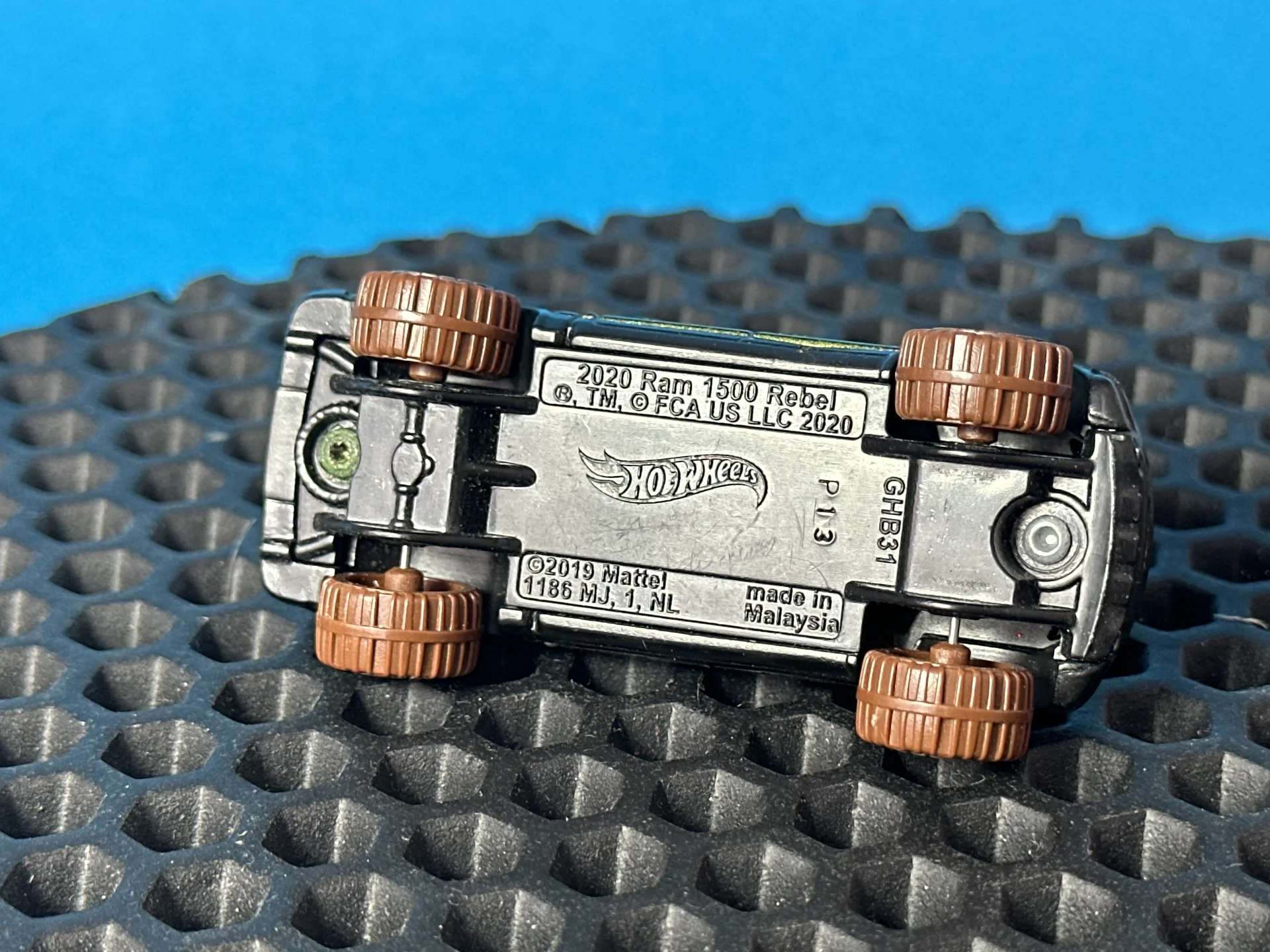hot wheels dodge ram 2020 - миниатюра 3