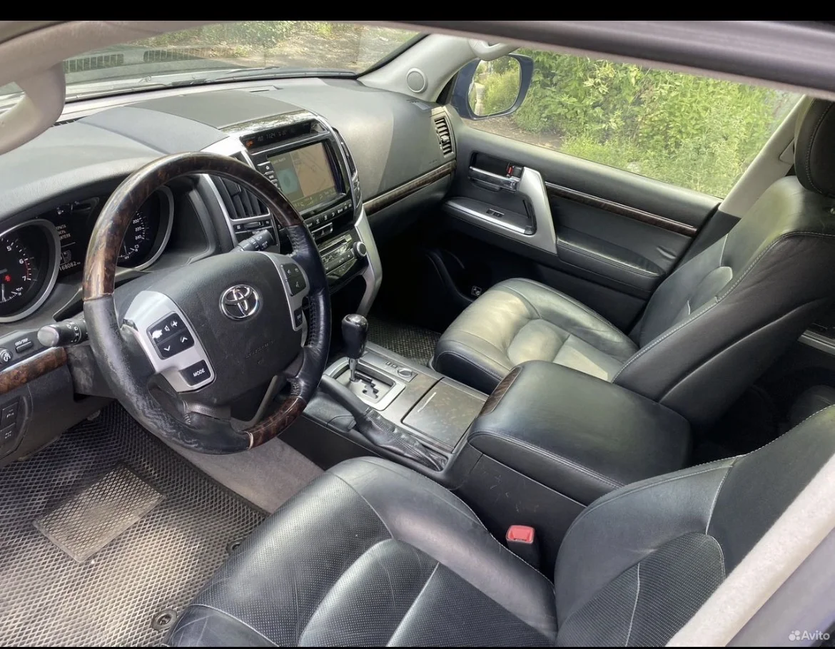 Toyota Land Cruiser 4.6 AT 2014 - миниатюра 8