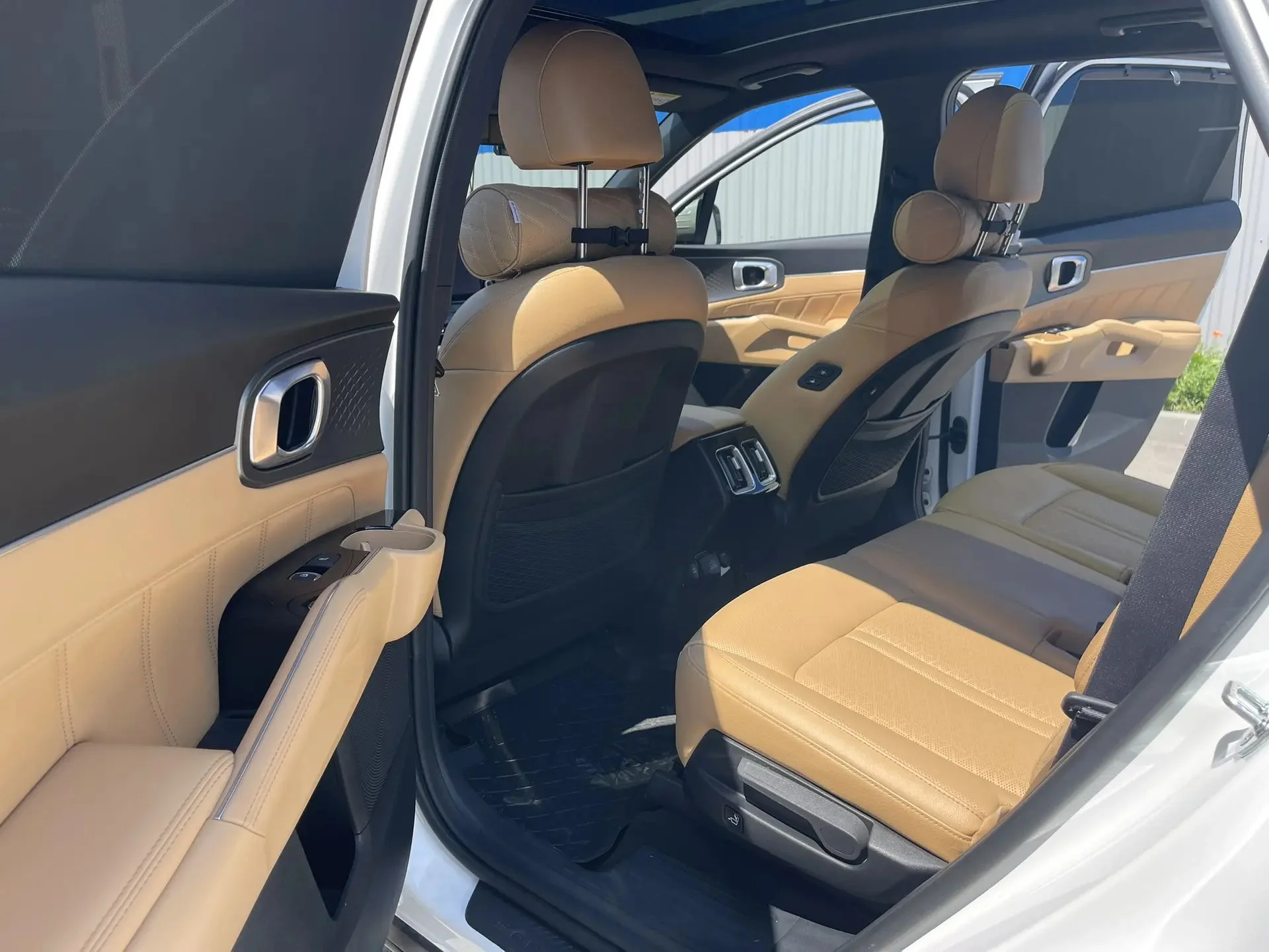 kia Sorento 2022 - миниатюра 11