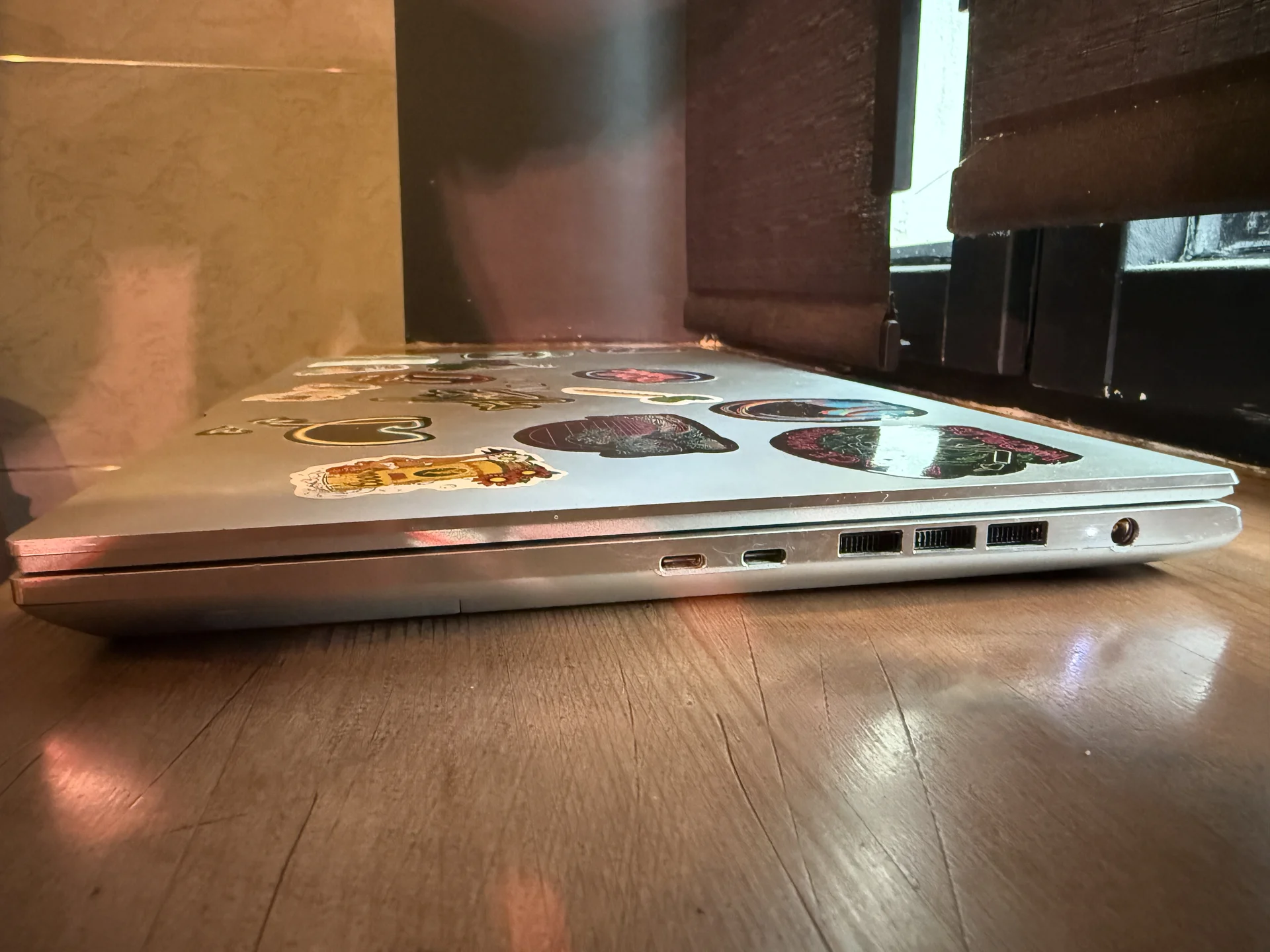 ноутбук Gigabyte aero 17 xe 5 - миниатюра 6