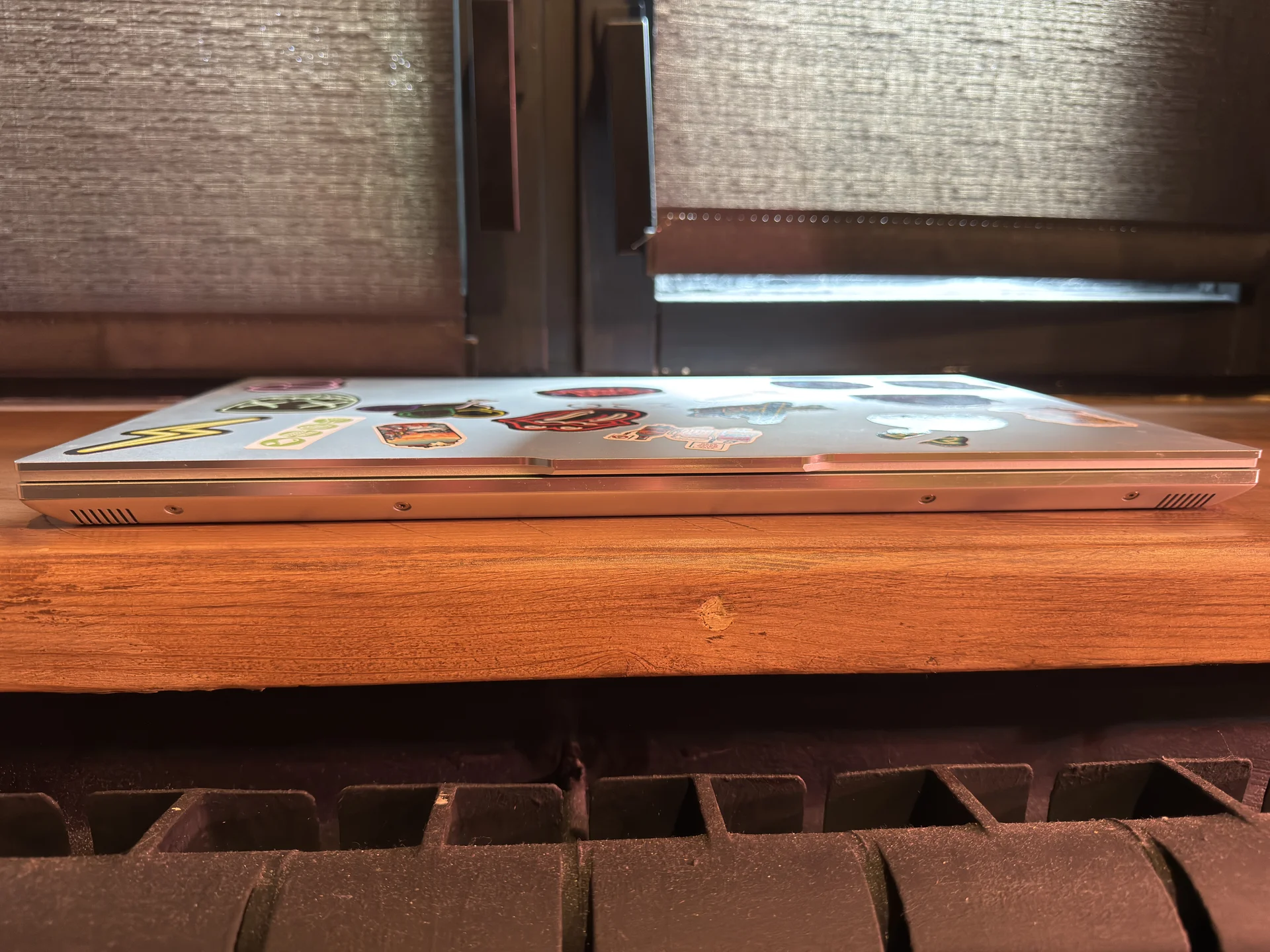 ноутбук Gigabyte aero 17 xe 5 - миниатюра 8