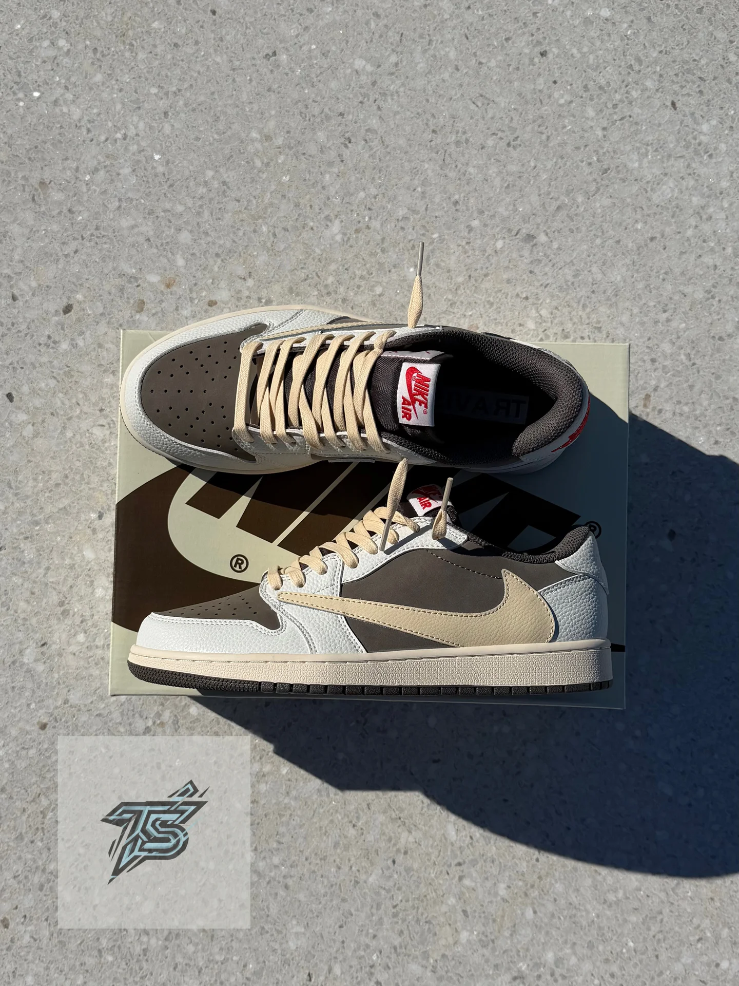 NIKE AIR JORDAN 1 RETRO LOW TRAVIS SCOTT “REVERSE
