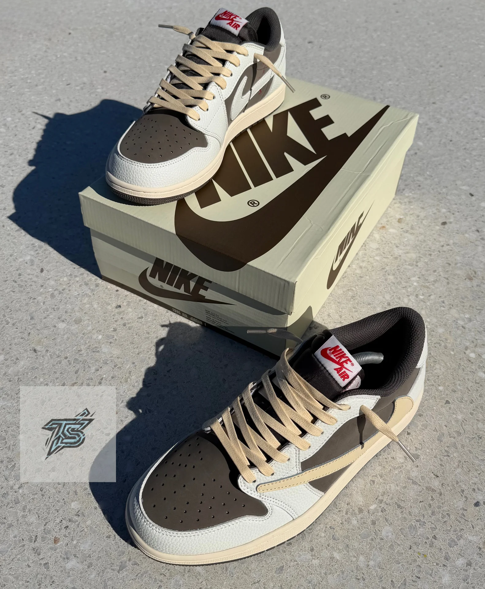NIKE AIR JORDAN 1 RETRO LOW TRAVIS SCOTT “REVERSE - миниатюра 2