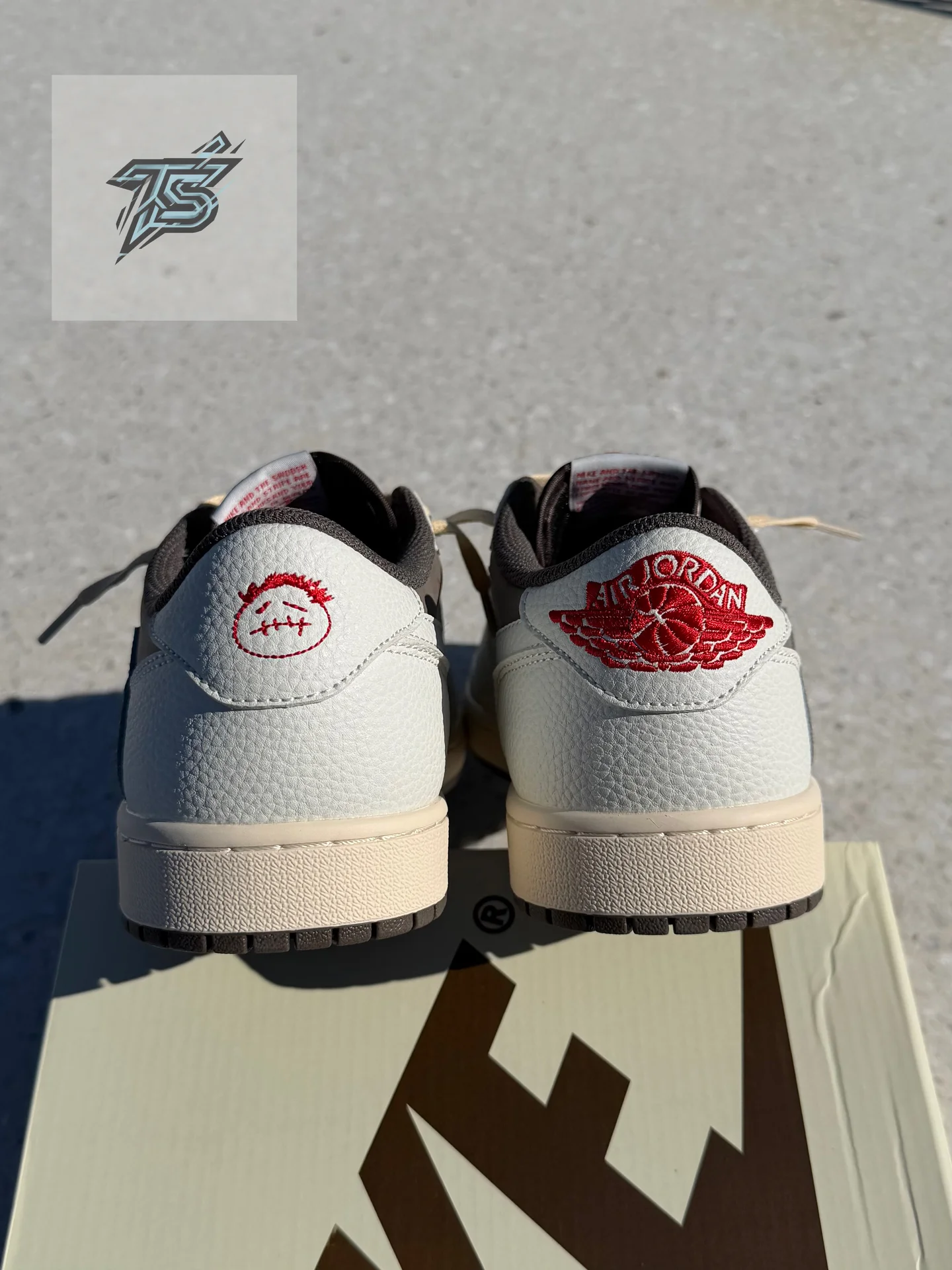 NIKE AIR JORDAN 1 RETRO LOW TRAVIS SCOTT “REVERSE - миниатюра 3