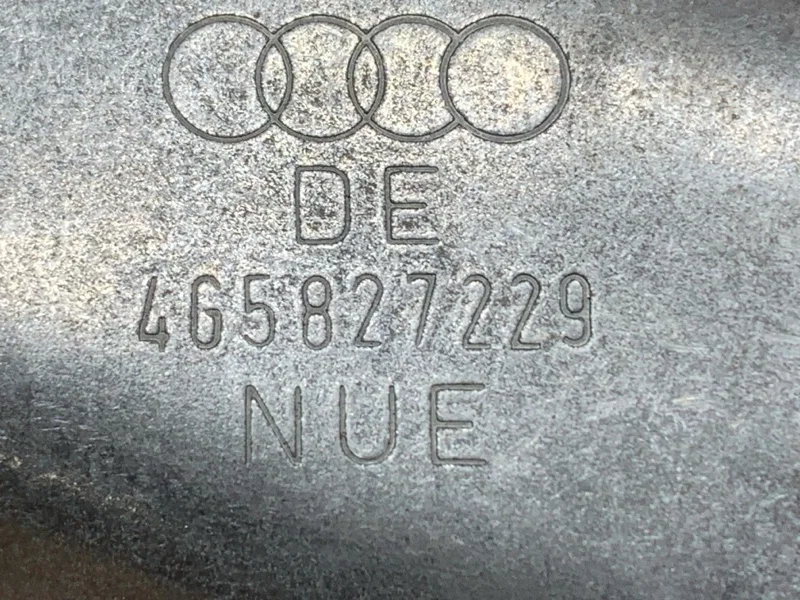 Ручка багажника Audi A3 8V CXS 2014 - миниатюра 9