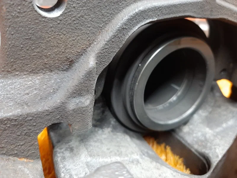 Суппорт передний правый BMW 5-Series F10 N52B30A - миниатюра 7