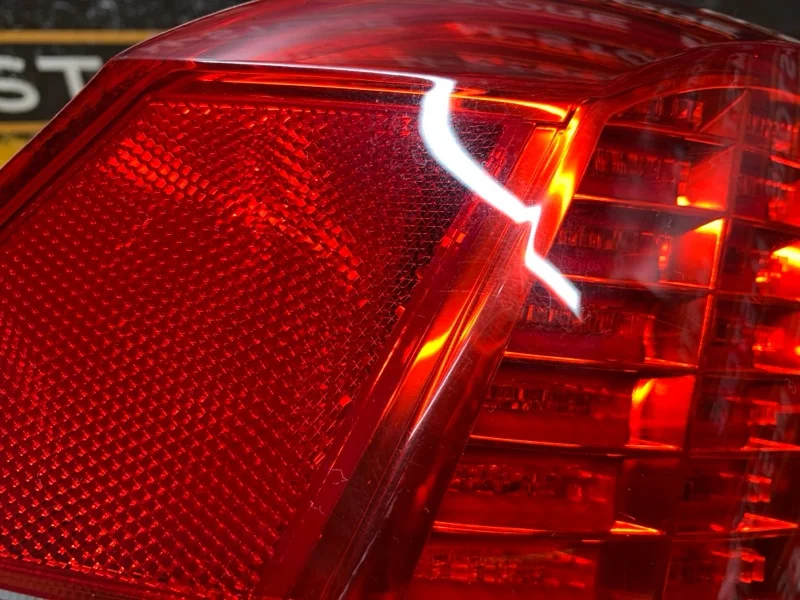 Фонарь задний левый Volkswagen Passat B7 CAX 2011 - миниатюра 2