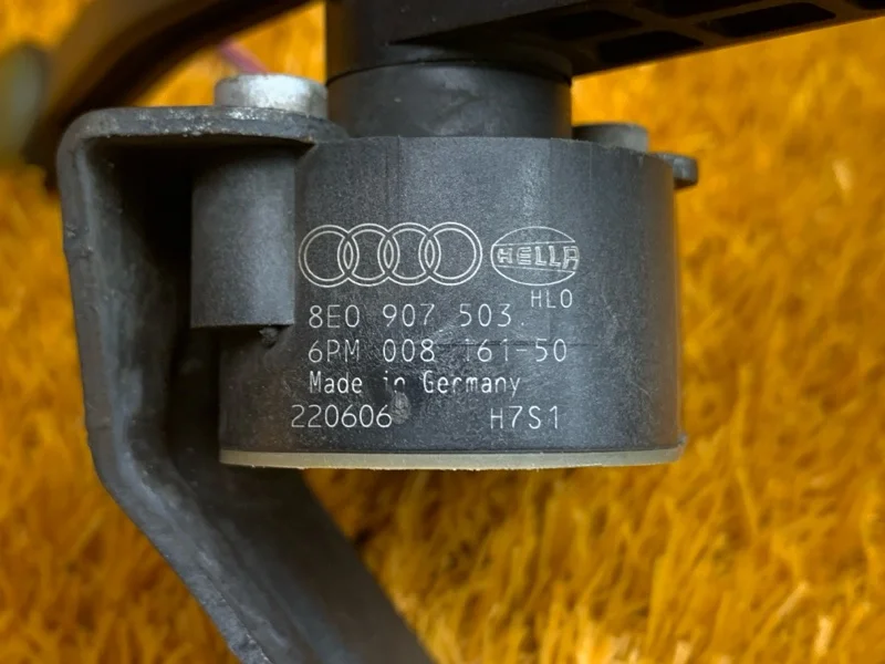 Датчик высоты дорожного просвета Audi A4 B7/8E BWE - миниатюра 4