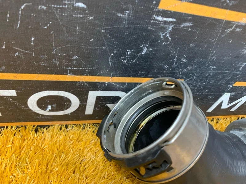 Патрубок интеркулера Volvo XC60 DZ40 B4204T11 2014 - миниатюра 2