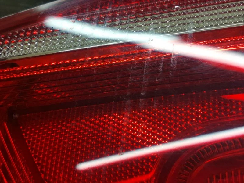 Фонарь крышки багажника левый Volkswagen Passat B7 - миниатюра 3