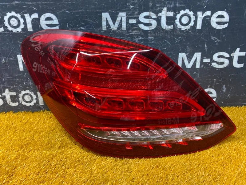 Фонарь задний левый Mercedes-Benz C-Class W205 - изображение 1