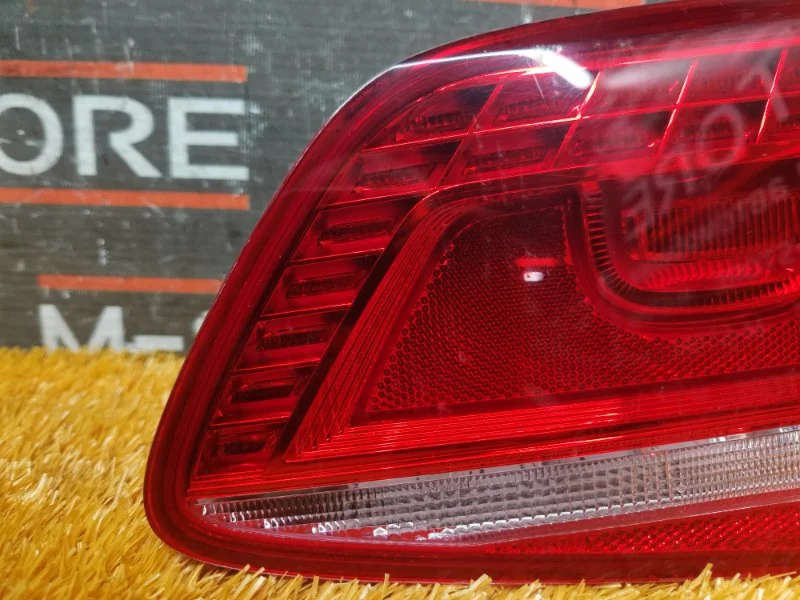 Фонарь крышки багажника правый Volkswagen Passat - миниатюра 2