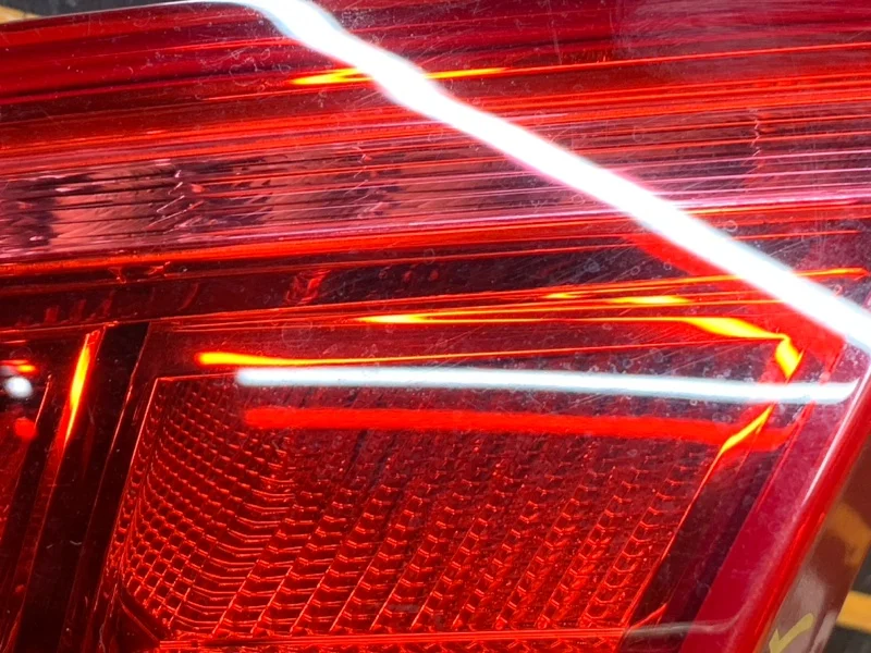 Фонарь крышки багажника правый Audi A8 4H/D4 CDR - миниатюра 5