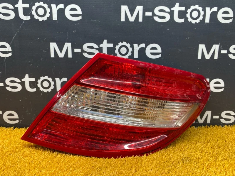 Фонарь задний правый Mercedes-Benz C-Class W204 - изображение 1