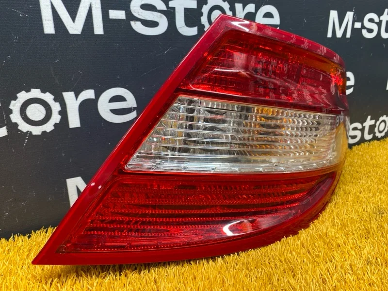 Фонарь задний правый Mercedes-Benz C-Class W204 - миниатюра 2