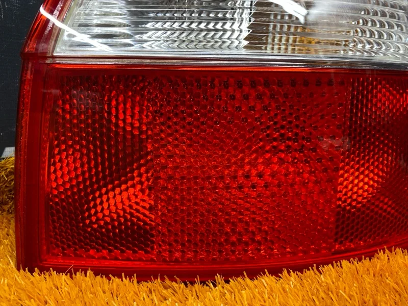 Фонарь задний правый Audi A4 B6/8E AMB 2004 - миниатюра 3