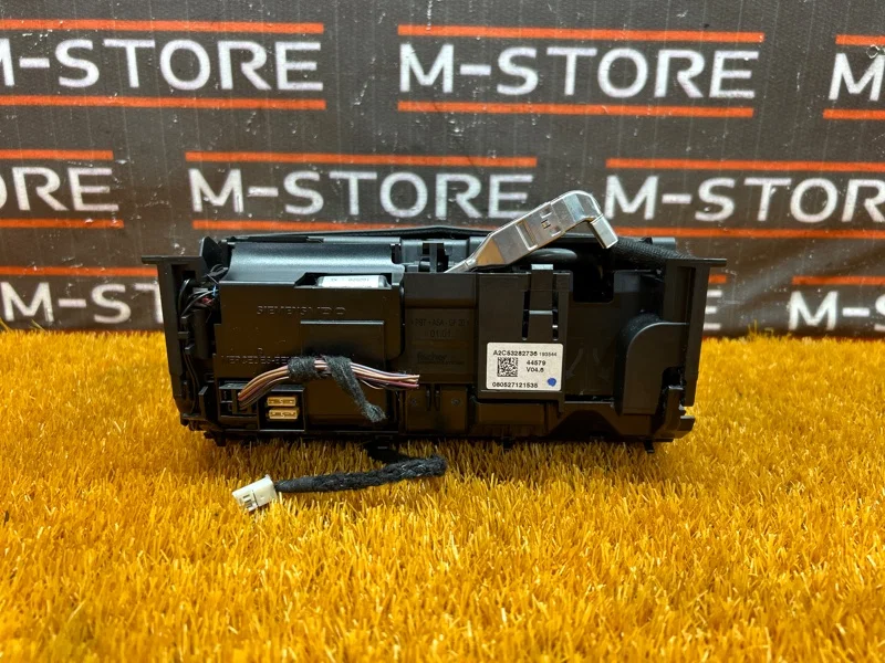 Монитор Mercedes-Benz C-Class W204 271.950 2008 - миниатюра 5