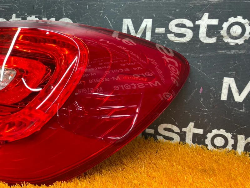 Фонарь задний правый Mercedes-Benz A-class W176 - миниатюра 2