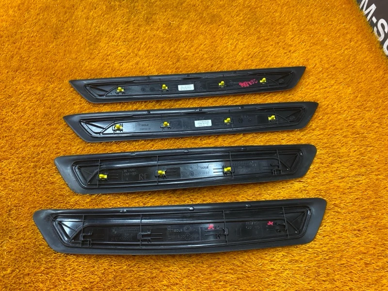Накладка на порог салона BMW 1-Series F20 N13B16A - миниатюра 6