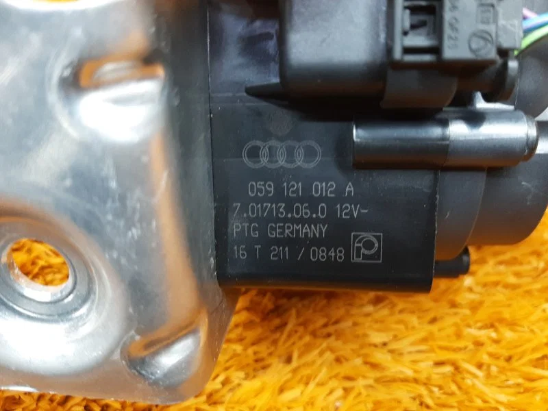 Помпа дополнительная Audi A8 4H/D4 CEU 2013 - миниатюра 4