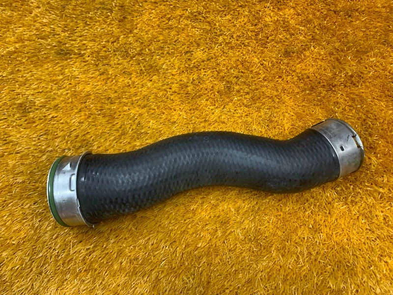 Патрубок интеркулера BMW X5 F15 N55B30A 2014 - миниатюра 4