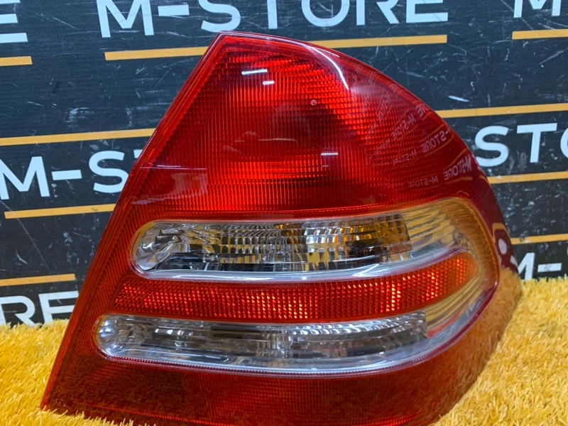 Фонарь задний правый Mercedes-Benz C-Class W203 - миниатюра 3